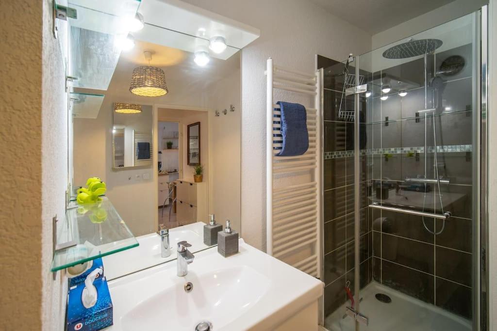 Fully Equipped Apartment With Terrace Sleeps 4 Marseille Kültér fotó