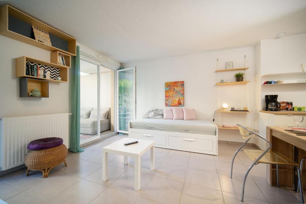 Fully Equipped Apartment With Terrace Sleeps 4 Marseille Kültér fotó