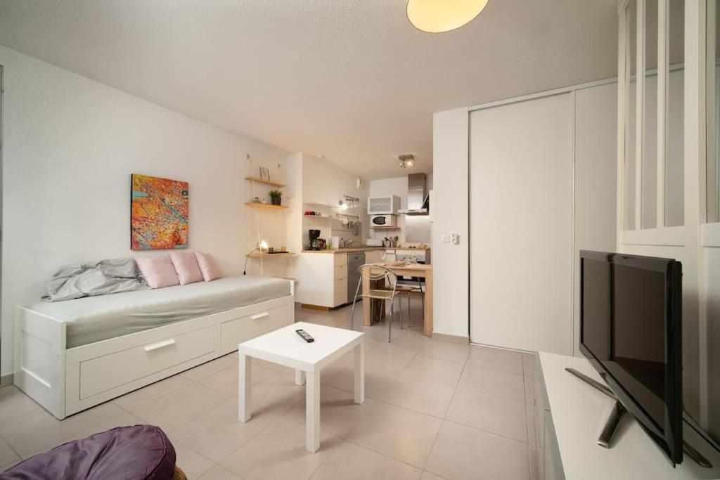 Fully Equipped Apartment With Terrace Sleeps 4 Marseille Kültér fotó